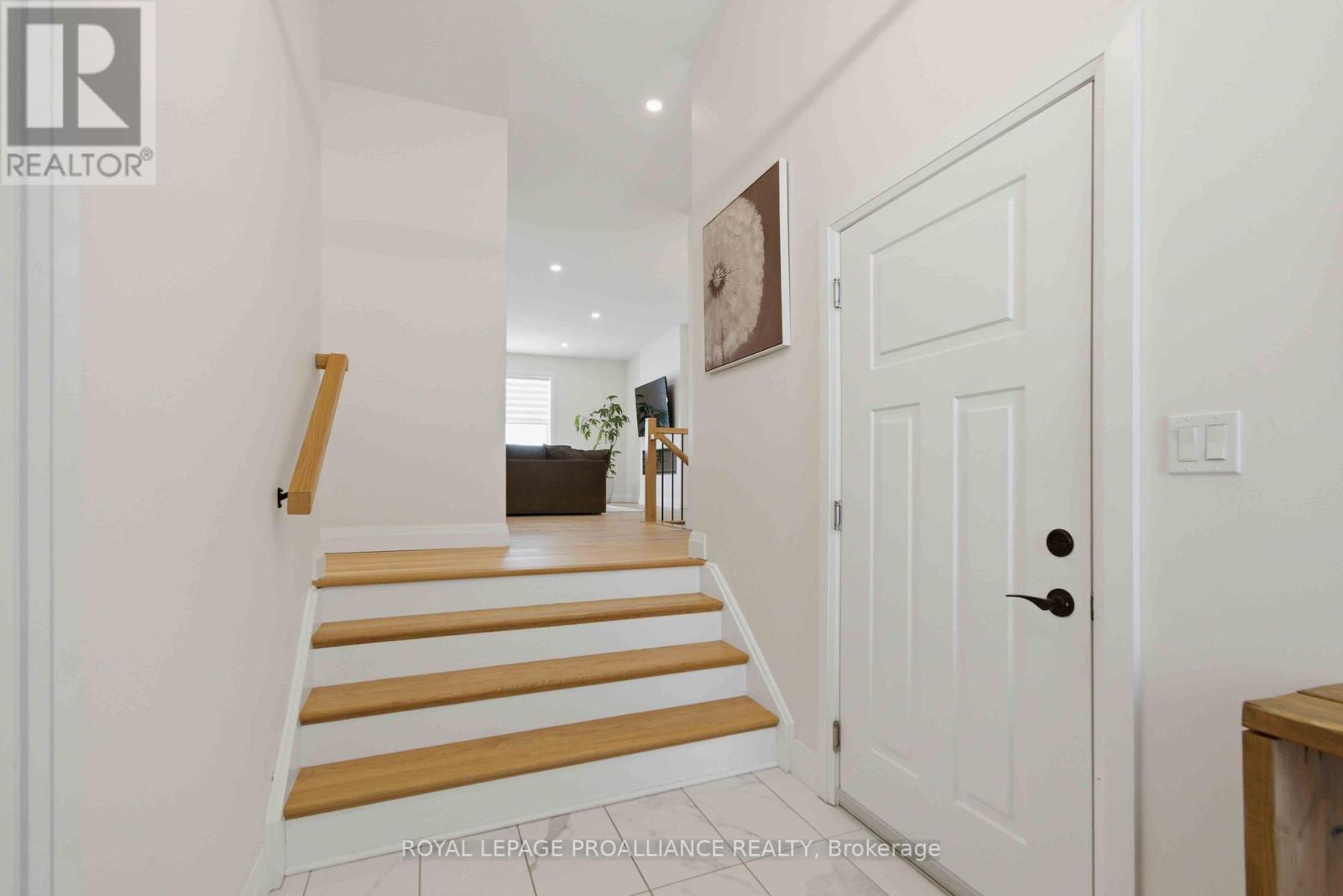 39 Schmidt Way, Quinte West, Ontario  K8V 0L5 - Photo 3 - X12888450