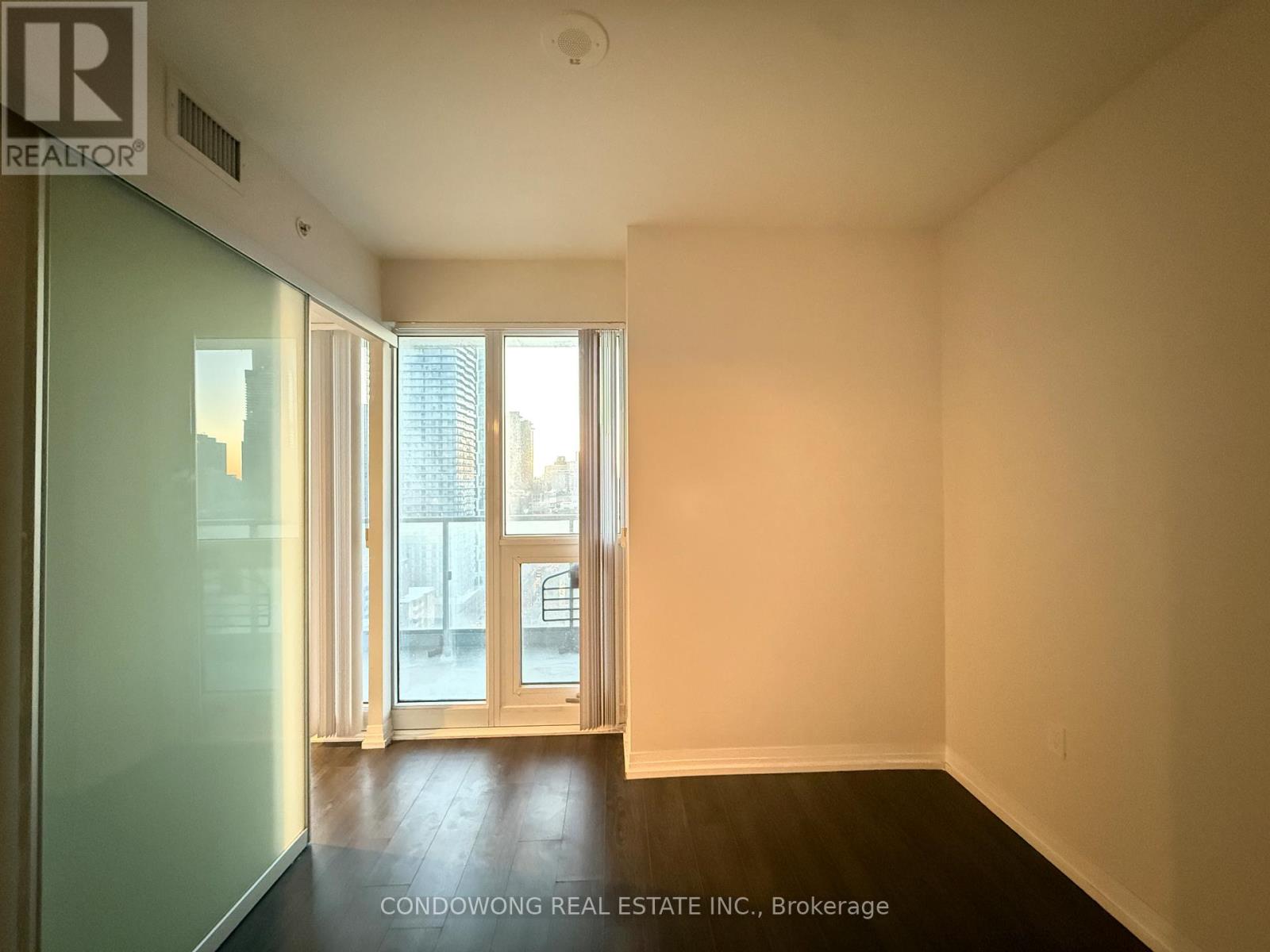 2210 - 251 Jarvis Street, Toronto, Ontario  M5B 0C3 - Photo 4 - C12948570