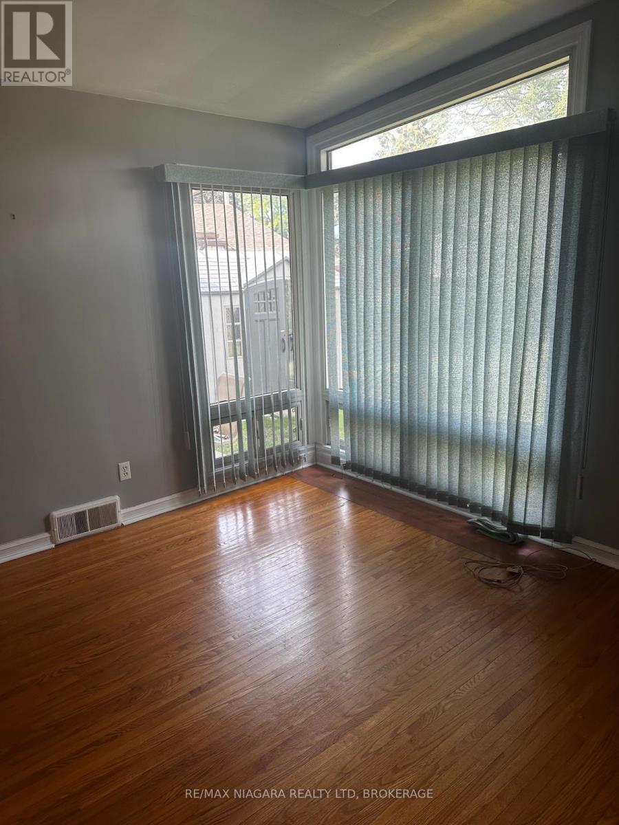 Main - 3577 Marlborough Place, Niagara Falls, Ontario  L2J 2S2 - Photo 12 - X12948556