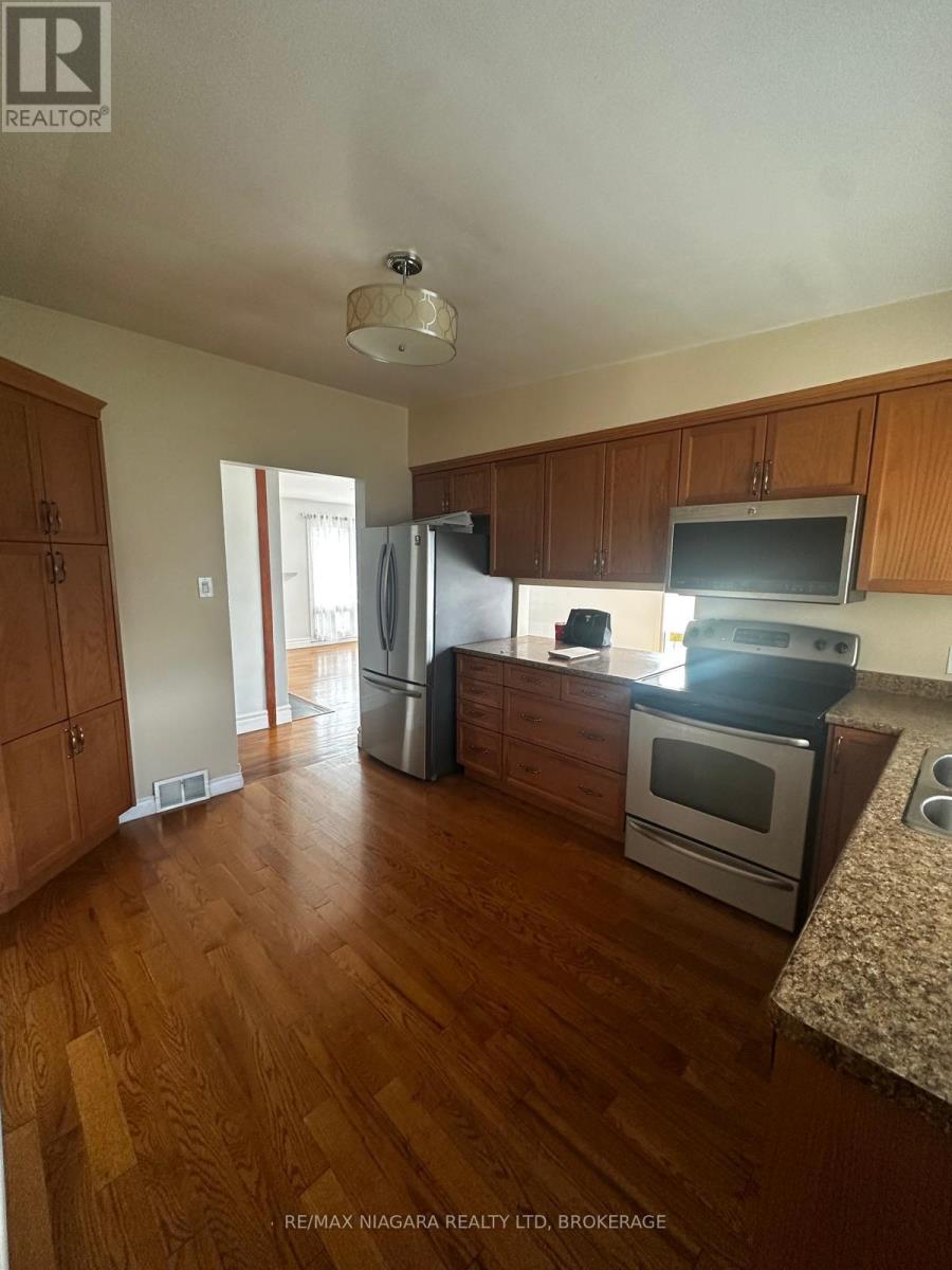 Main - 3577 Marlborough Place, Niagara Falls, Ontario  L2J 2S2 - Photo 2 - X12948556