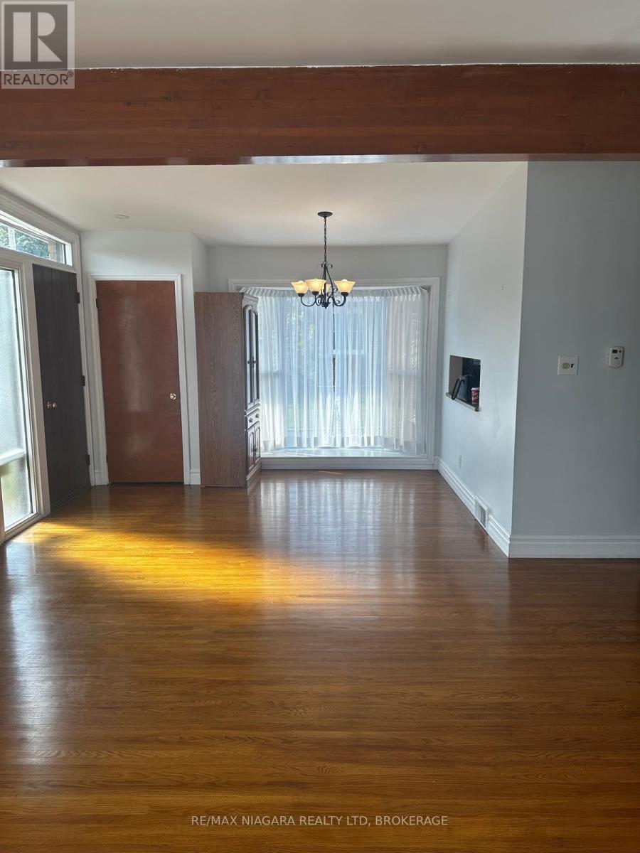 Main - 3577 Marlborough Place, Niagara Falls, Ontario  L2J 2S2 - Photo 3 - X12948556