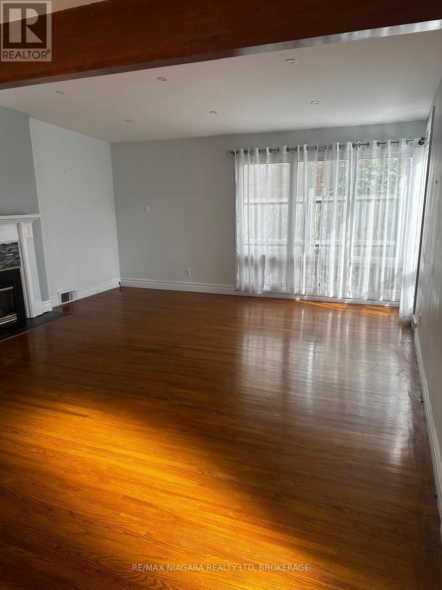 Main - 3577 Marlborough Place, Niagara Falls, Ontario  L2J 2S2 - Photo 4 - X12948556