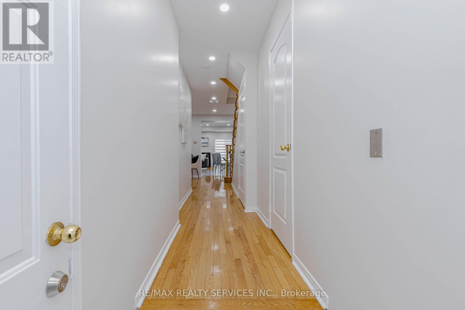 102 Sand Cherry Crescent, Brampton, Ontario  L6R 3B2 - Photo 3 - W12948540