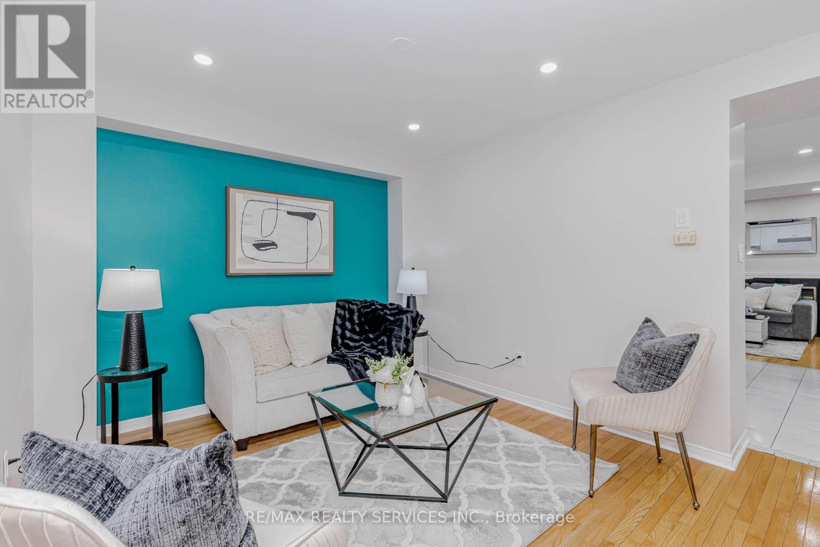 102 Sand Cherry Crescent, Brampton, Ontario  L6R 3B2 - Photo 4 - W12948540