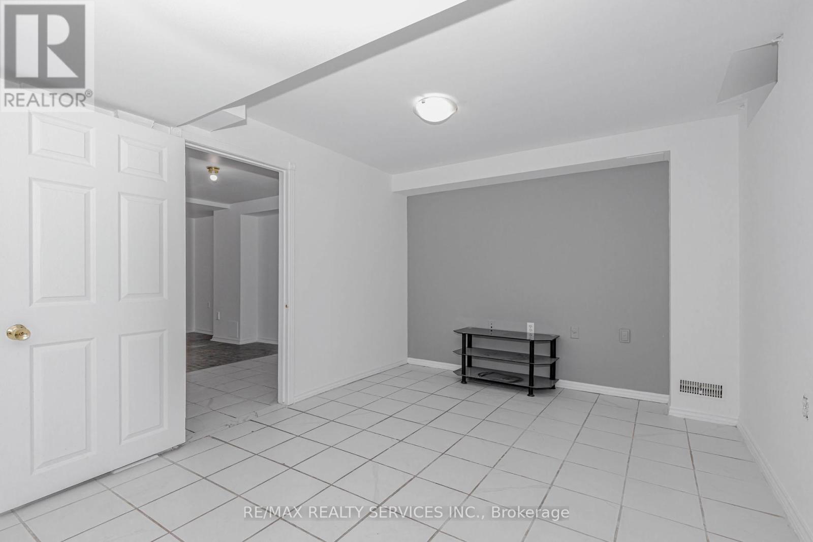 102 Sand Cherry Crescent, Brampton, Ontario  L6R 3B2 - Photo 41 - W12948540