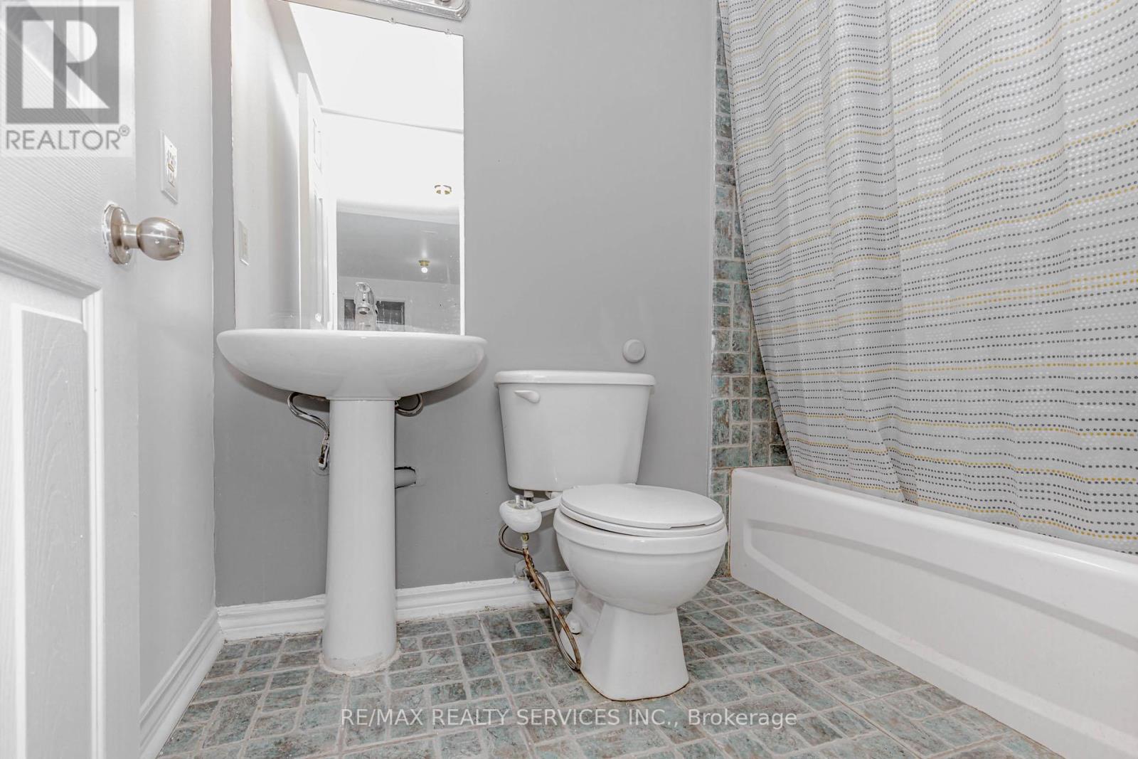 102 Sand Cherry Crescent, Brampton, Ontario  L6R 3B2 - Photo 46 - W12948540