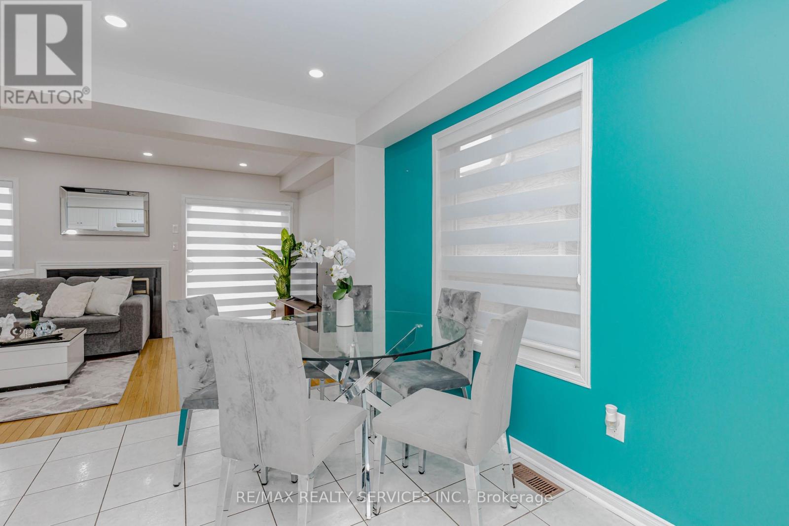 102 Sand Cherry Crescent, Brampton, Ontario  L6R 3B2 - Photo 8 - W12948540