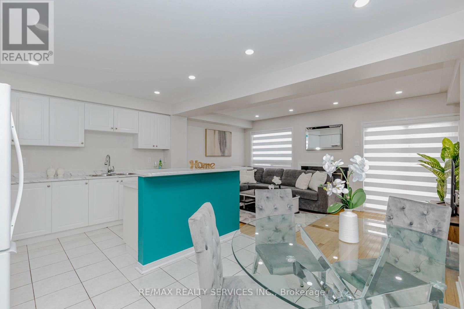 102 Sand Cherry Crescent, Brampton, Ontario  L6R 3B2 - Photo 9 - W12948540