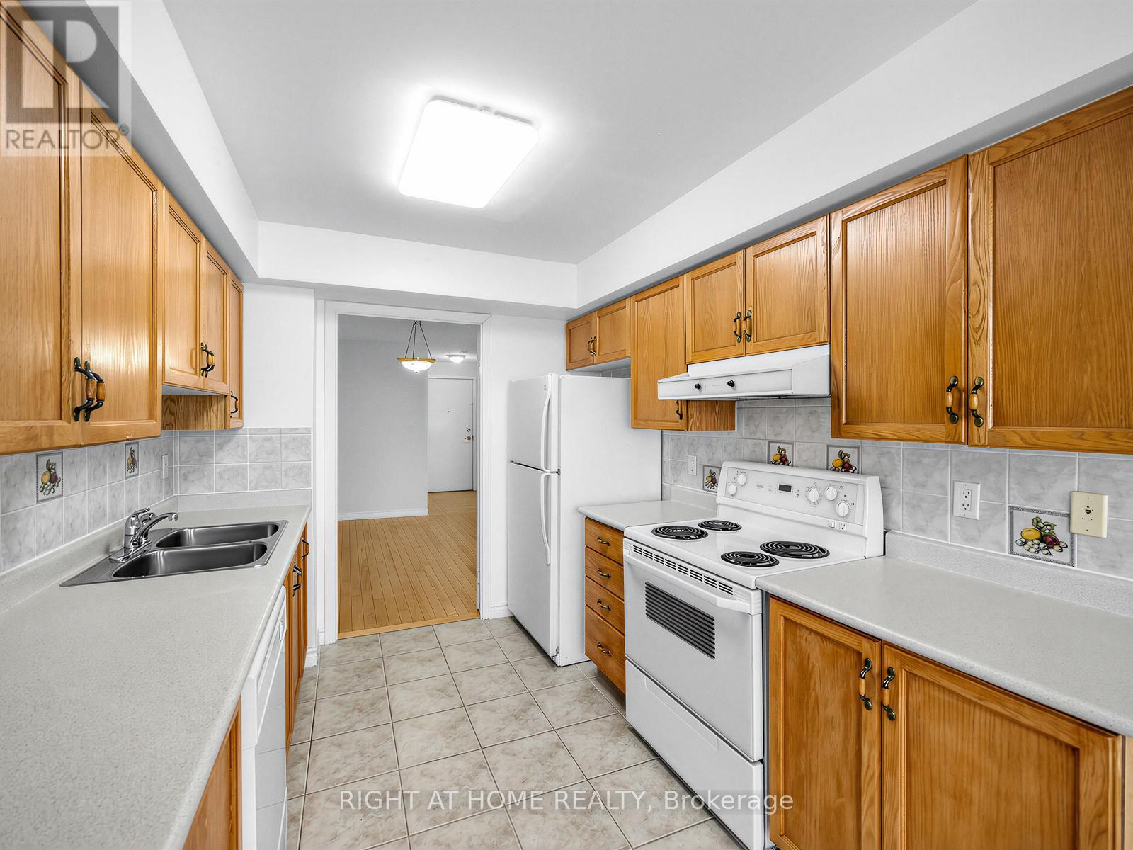 505 - 35 Kingsbridge Garden Circle, Mississauga, Ontario  L5R 3Z5 - Photo 12 - W12948578