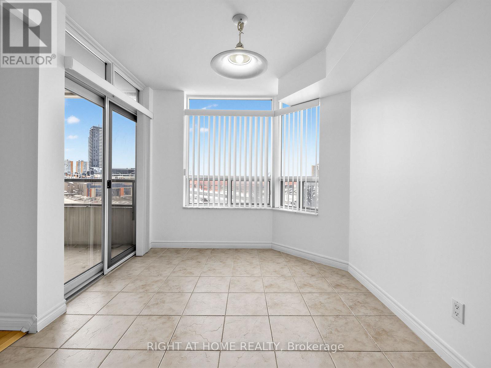 505 - 35 Kingsbridge Garden Circle, Mississauga, Ontario  L5R 3Z5 - Photo 14 - W12948578