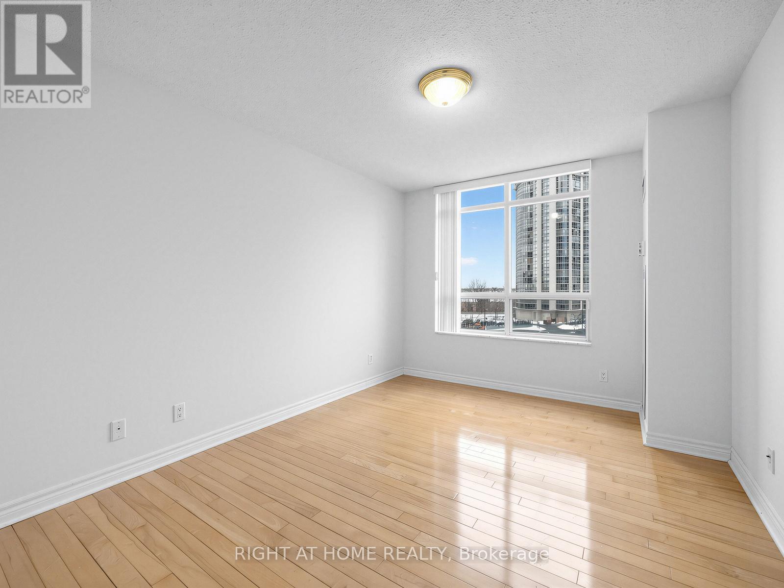 505 - 35 Kingsbridge Garden Circle, Mississauga, Ontario  L5R 3Z5 - Photo 17 - W12948578