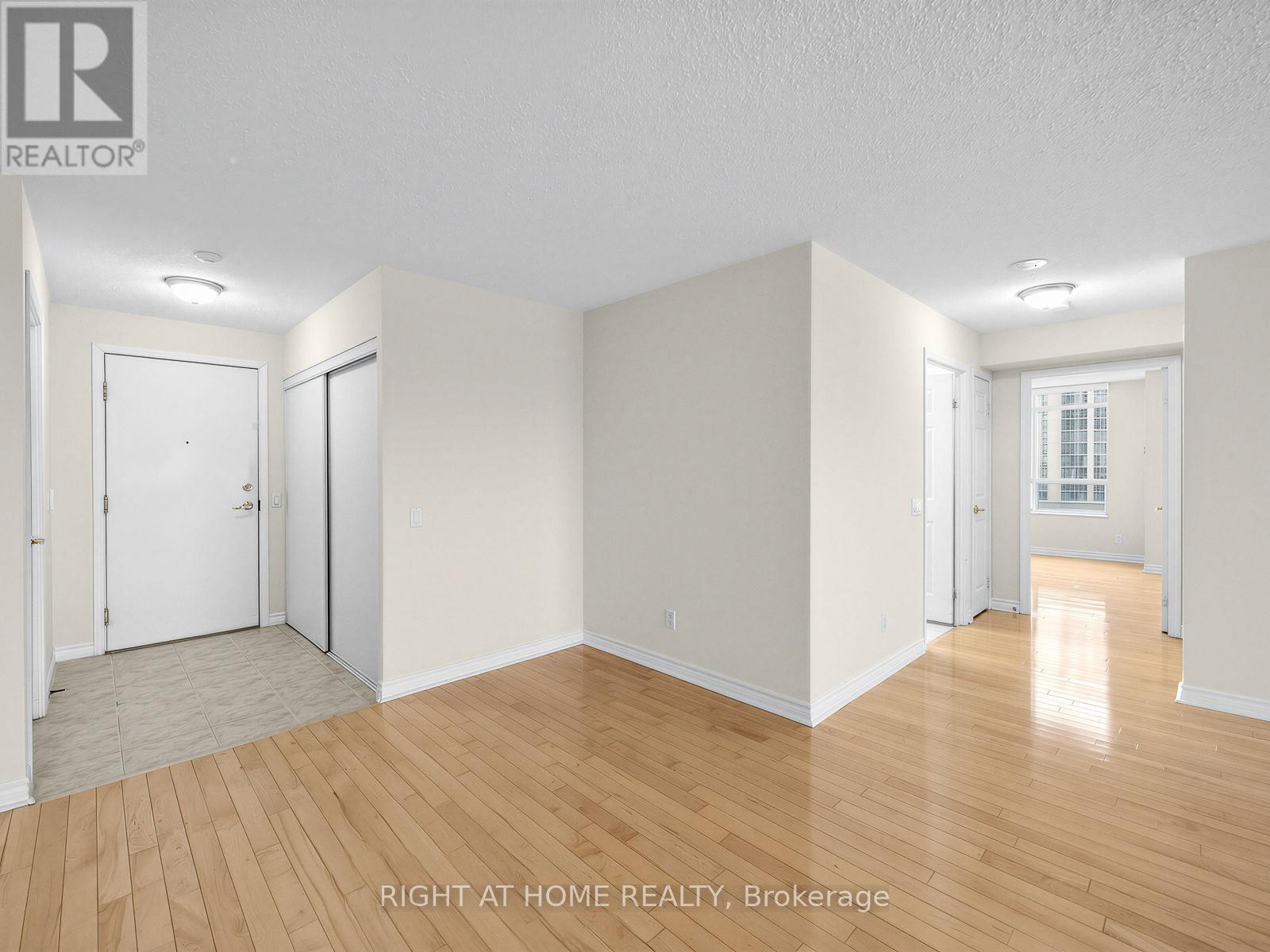 505 - 35 Kingsbridge Garden Circle, Mississauga, Ontario  L5R 3Z5 - Photo 3 - W12948578