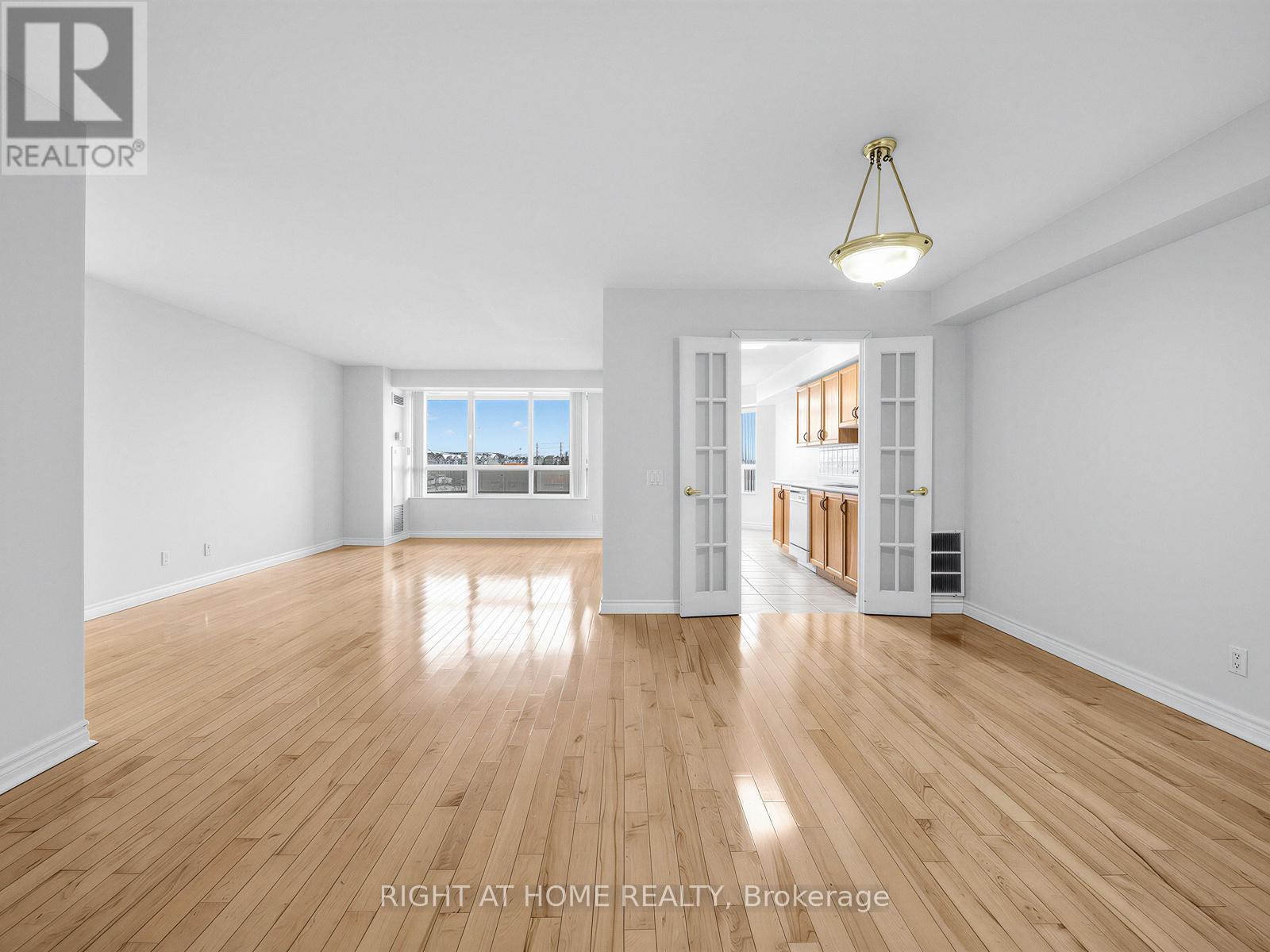 505 - 35 Kingsbridge Garden Circle, Mississauga, Ontario  L5R 3Z5 - Photo 4 - W12948578