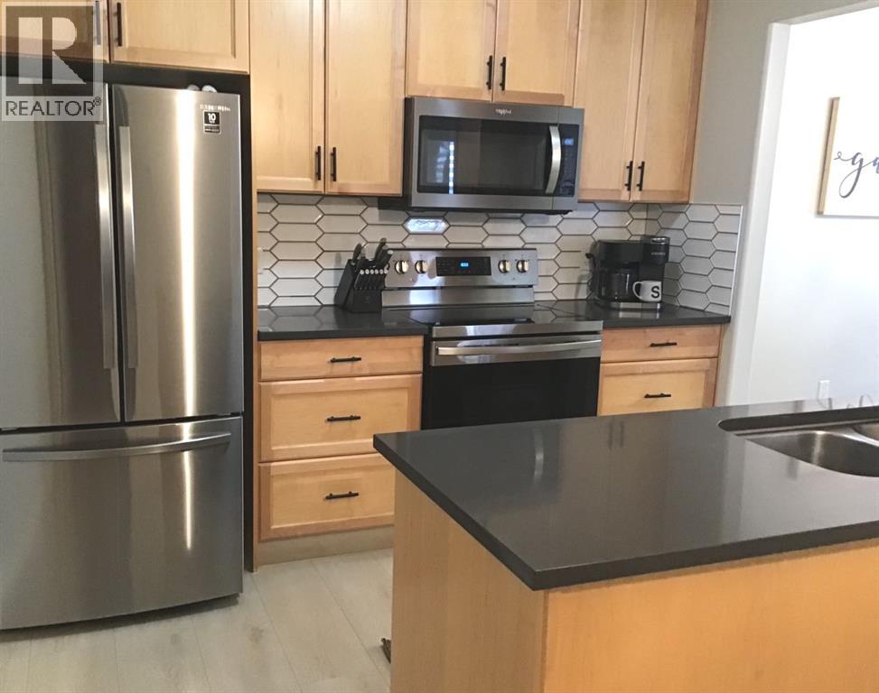 101, 4330a 55th Avenue, Whitecourt, Alberta  T7S 0B4 - Photo 3 - A2297155