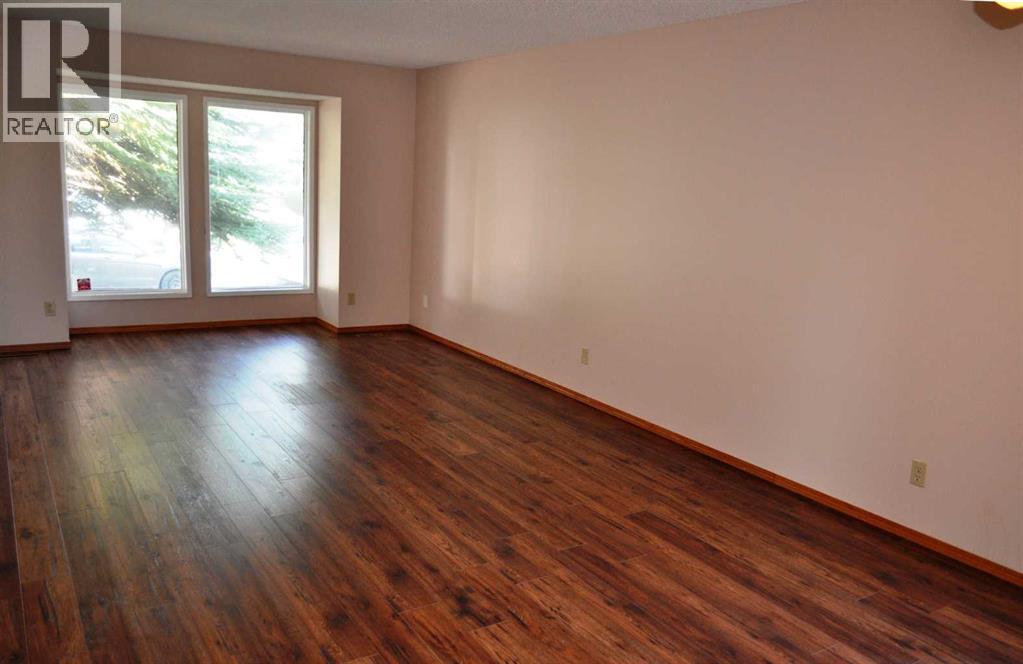 319 Woodside Circle Sw, Calgary, Alberta  T2W 3K2 - Photo 9 - A2296885