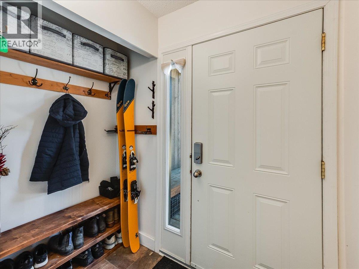 4 Monashee Place, Rossland, British Columbia  V0G 1Y0 - Photo 6 - 10381411