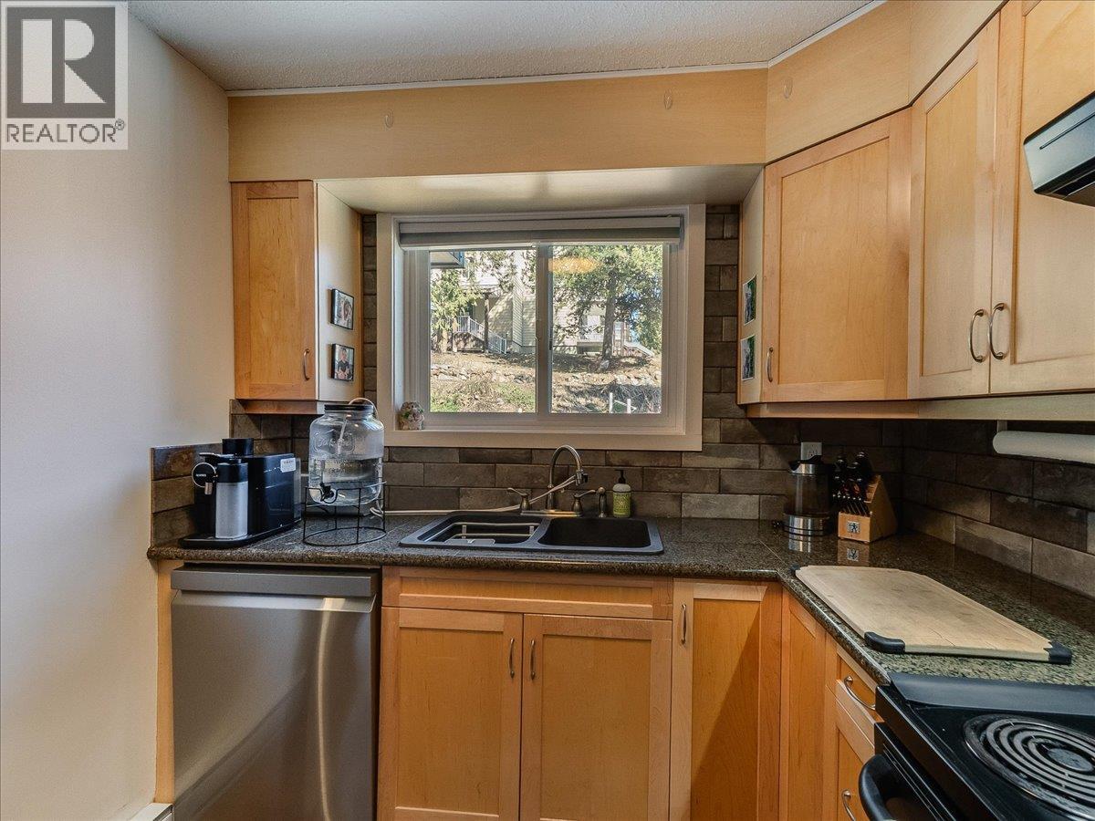 4 Monashee Place, Rossland, British Columbia  V0G 1Y0 - Photo 9 - 10381411