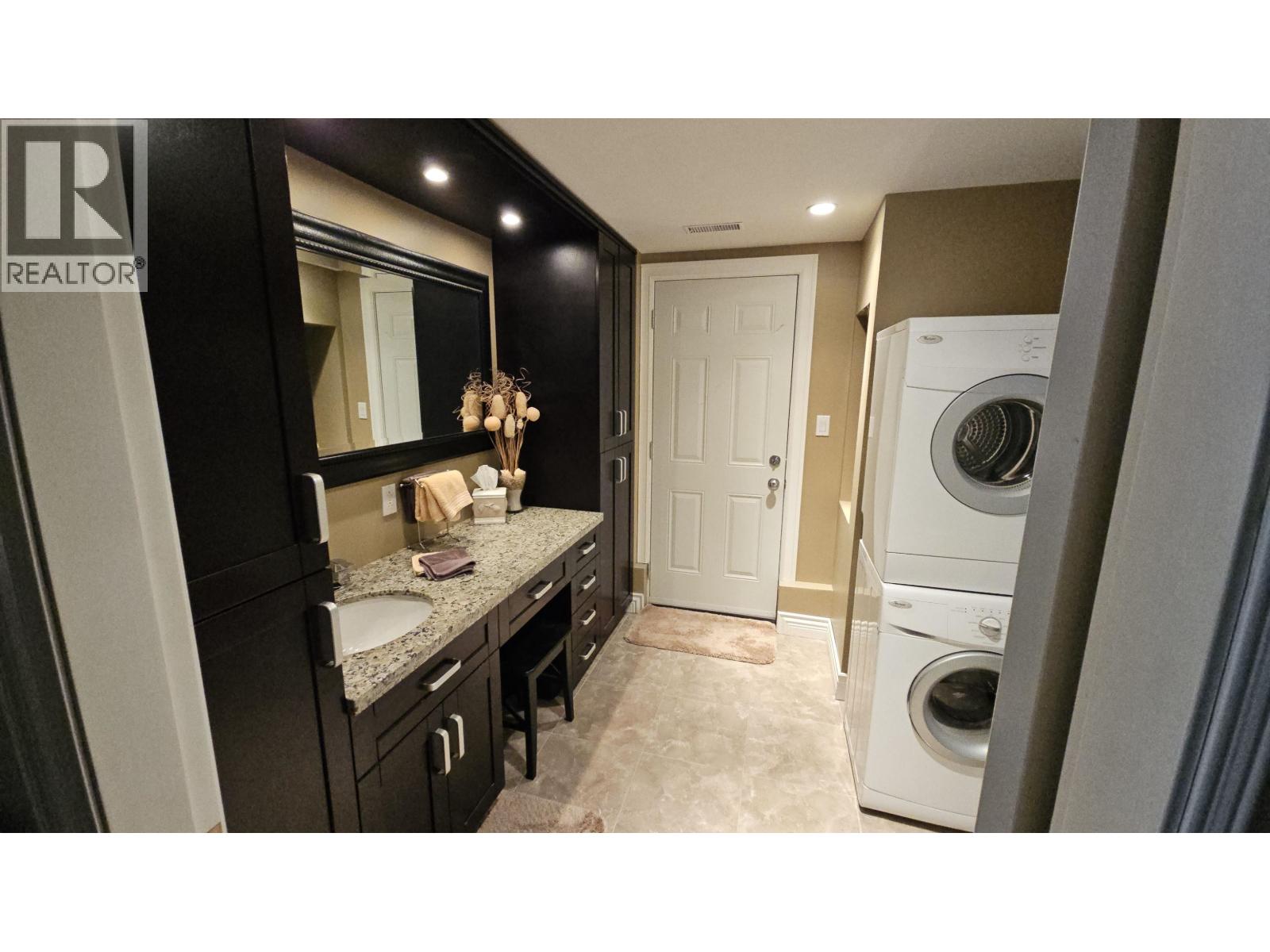 376 Richard Street, Coquitlam, British Columbia  V3K 3Z7 - Photo 12 - R3106311