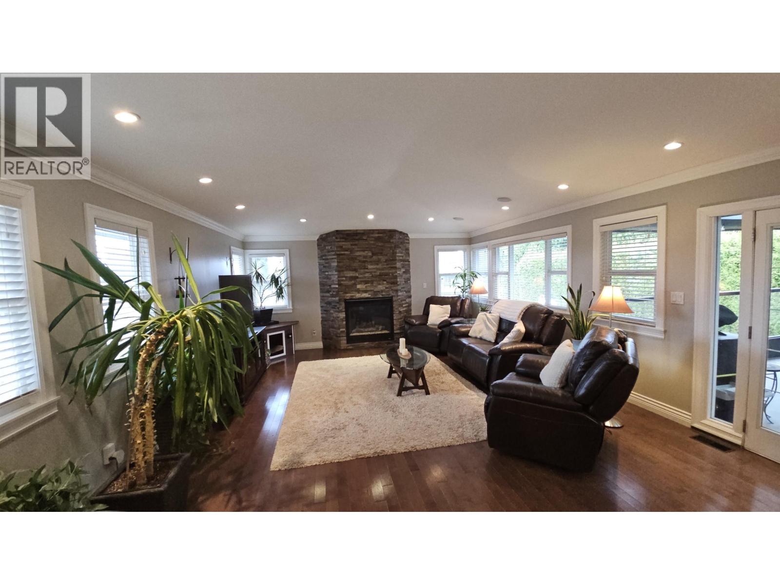 376 Richard Street, Coquitlam, British Columbia  V3K 3Z7 - Photo 2 - R3106311