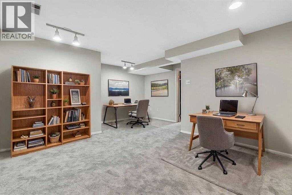 129 Berwick Drive NW, Calgary, Alberta  T3K 1E7 - Photo 24 - A2293000