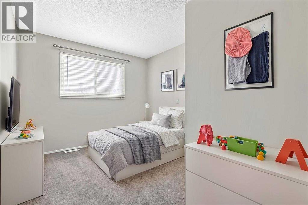 129 Berwick Drive NW, Calgary, Alberta  T3K 1E7 - Photo 18 - A2293000