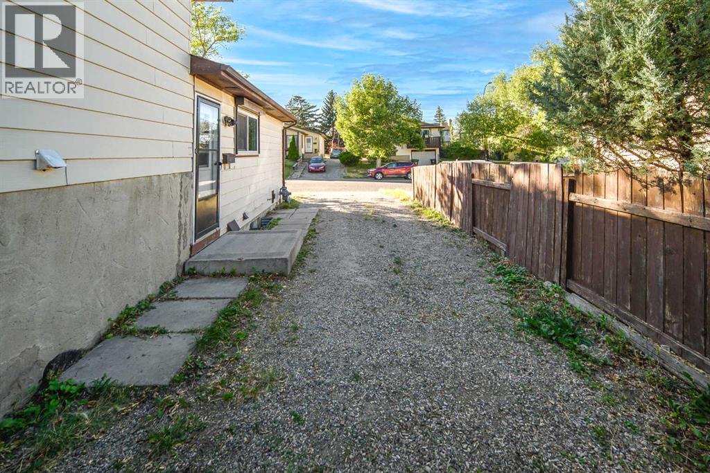 20 Bernard Way NW, Calgary, Alberta  T3K 2B9 - Photo 26 - A2293046