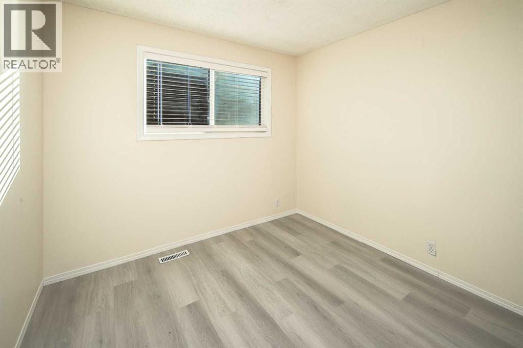 20 Bernard Way NW, Calgary, Alberta  T3K 2B9 - Photo 8 - A2293046