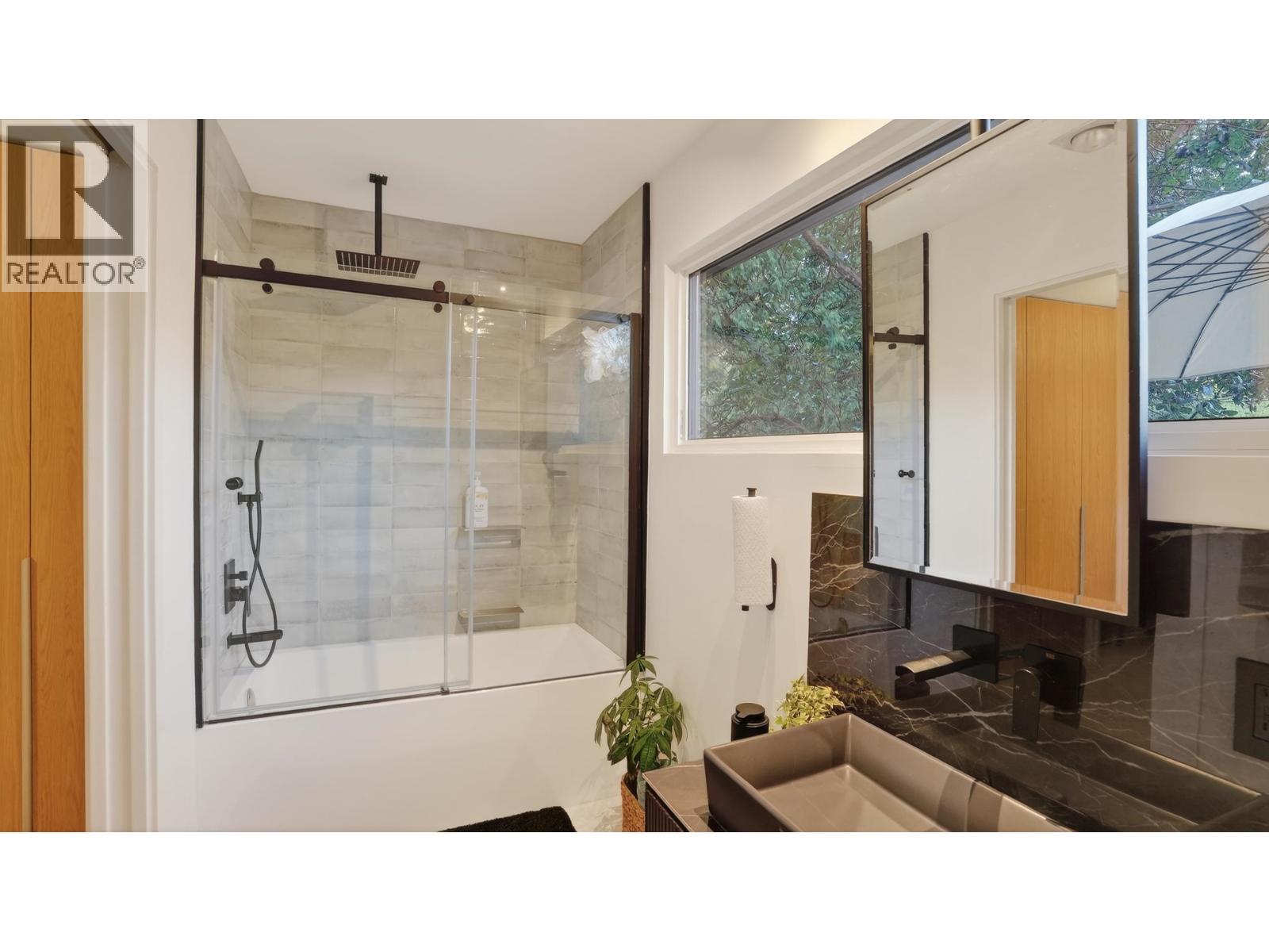 2221 Bowser Avenue, North Vancouver, British Columbia  V7P 2Z1 - Photo 30 - R3105960