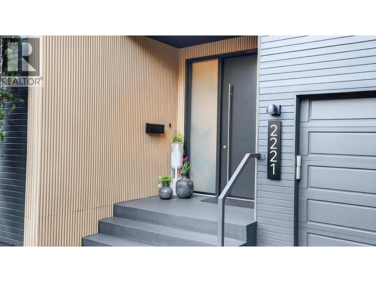 2221 Bowser Avenue, North Vancouver, British Columbia  V7P 2Z1 - Photo 2 - R3105960