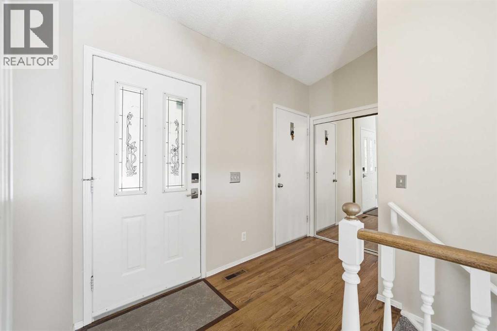 59 Sunlake Close SE, Calgary, Alberta  T2X 3H2 - Photo 5 - A2297719