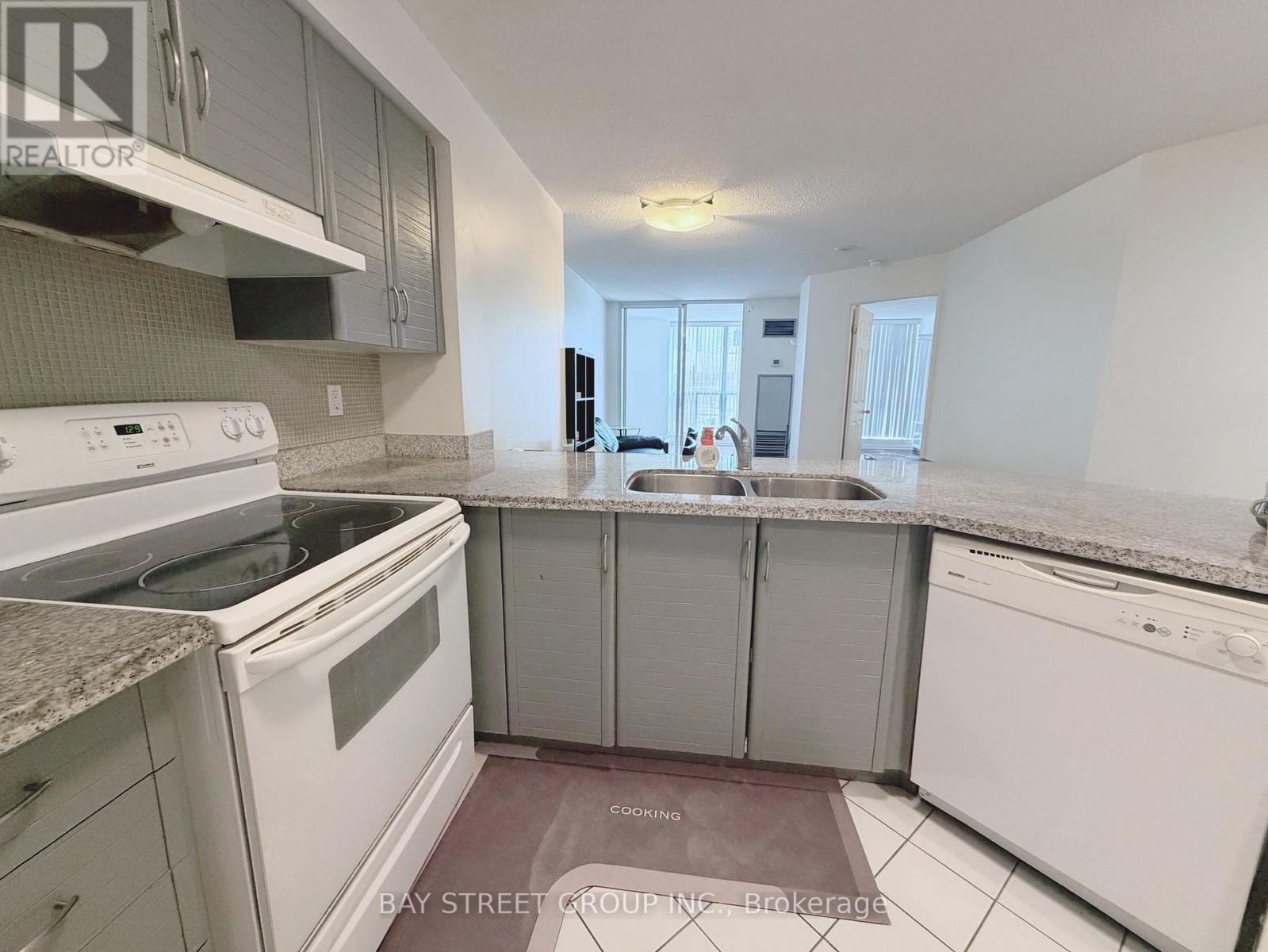 216 - 24 Wellesley Street W, Toronto, Ontario  M4Y 2X6 - Photo 4 - C12948580