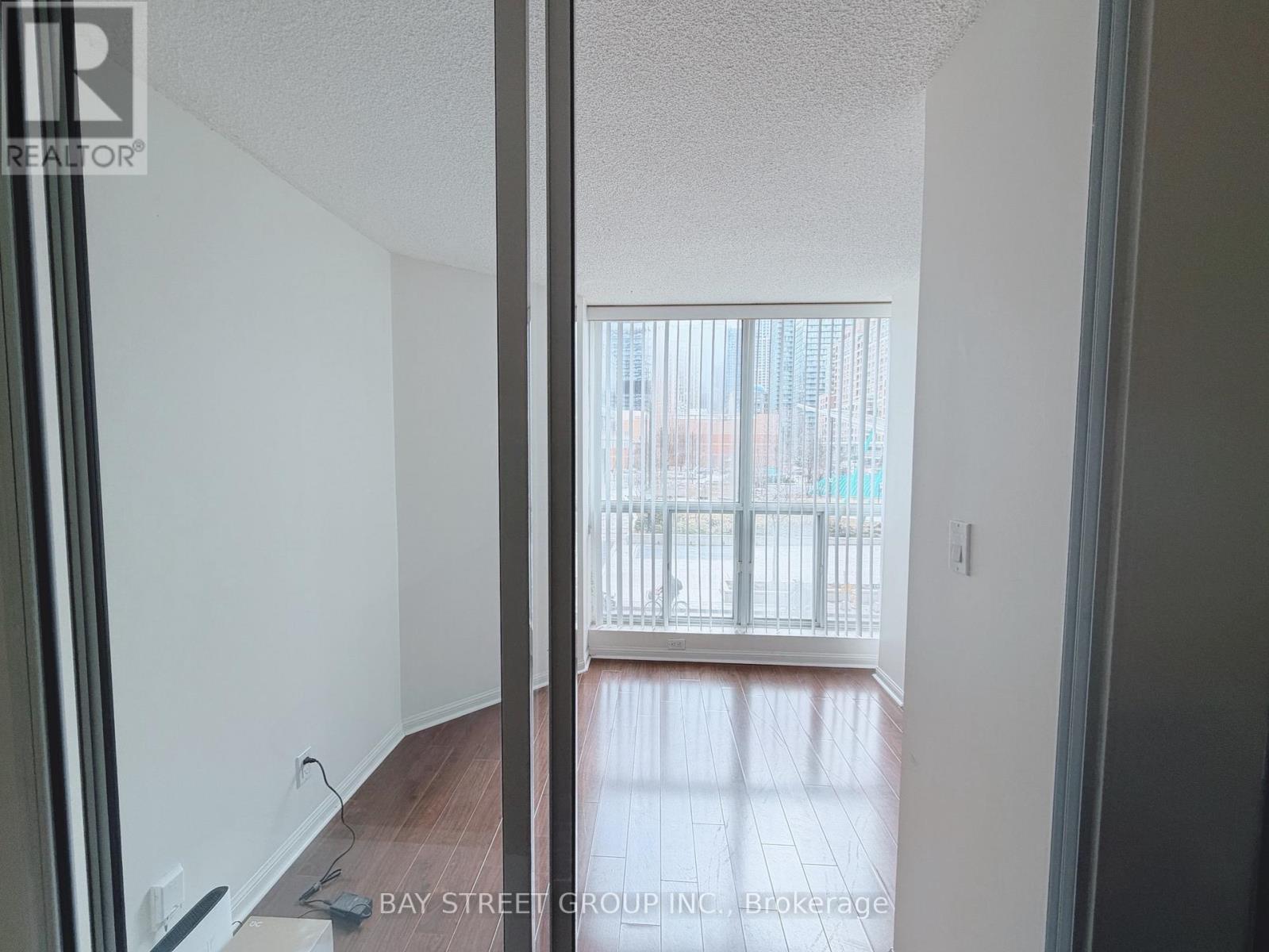 216 - 24 Wellesley Street W, Toronto, Ontario  M4Y 2X6 - Photo 7 - C12948580
