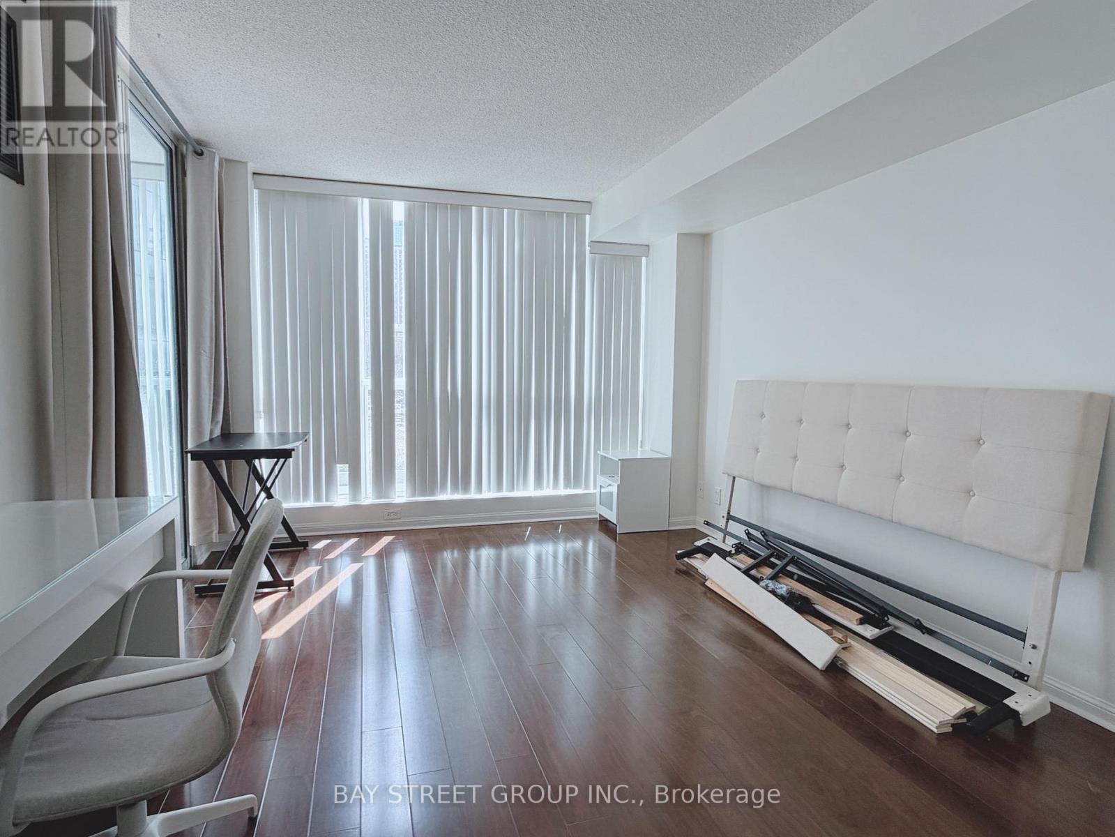 216 - 24 Wellesley Street W, Toronto, Ontario  M4Y 2X6 - Photo 8 - C12948580