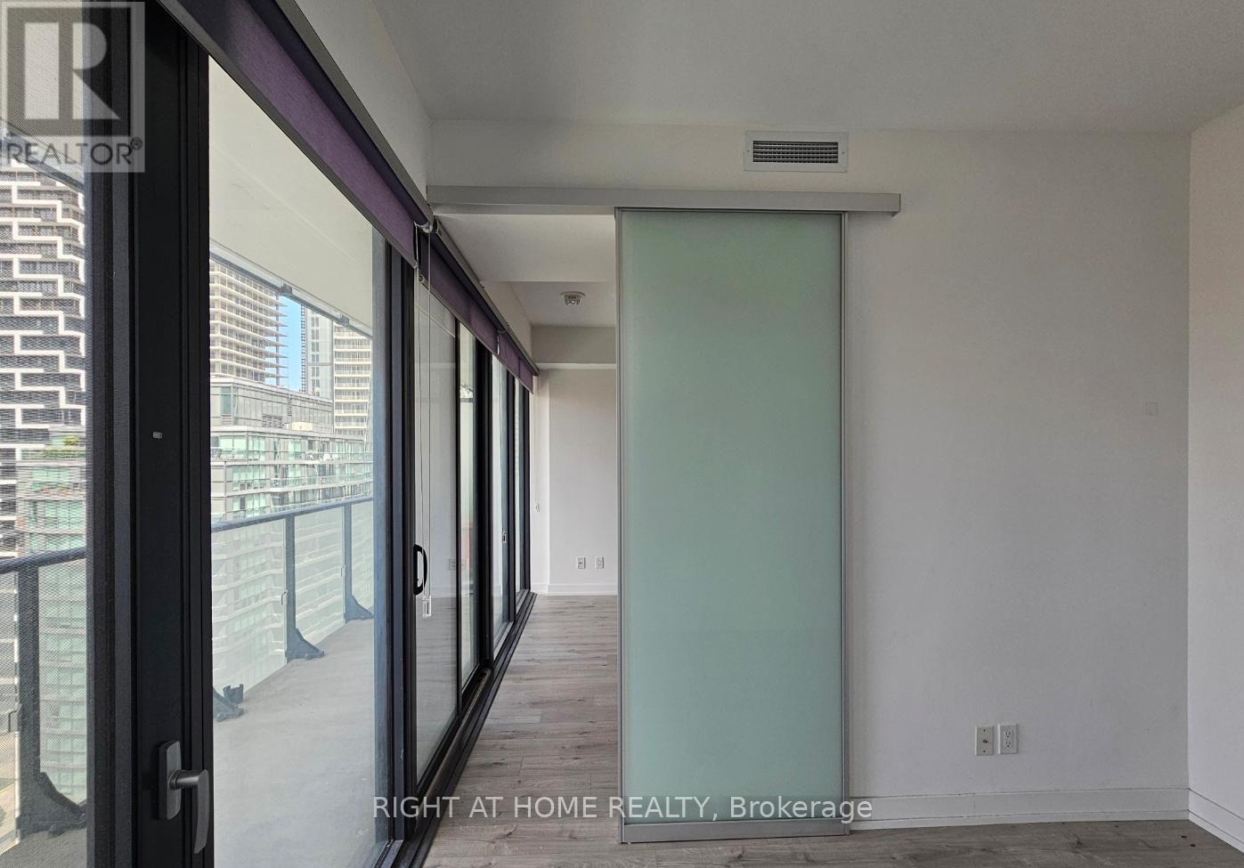 1502 - 161 Roehampton Avenue, Toronto, Ontario  M4P 1P9 - Photo 10 - C12948582