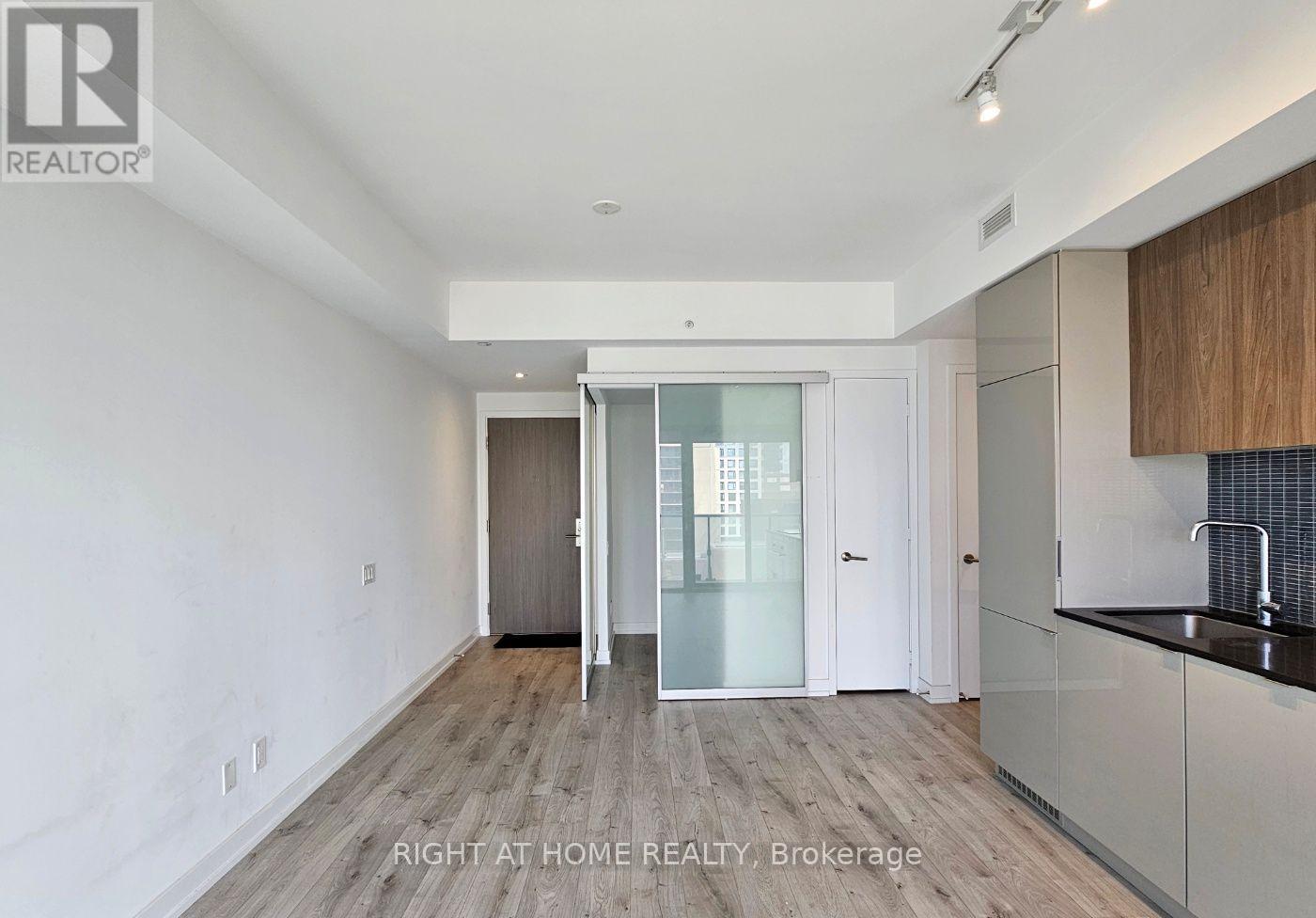 1502 - 161 Roehampton Avenue, Toronto, Ontario  M4P 1P9 - Photo 12 - C12948582