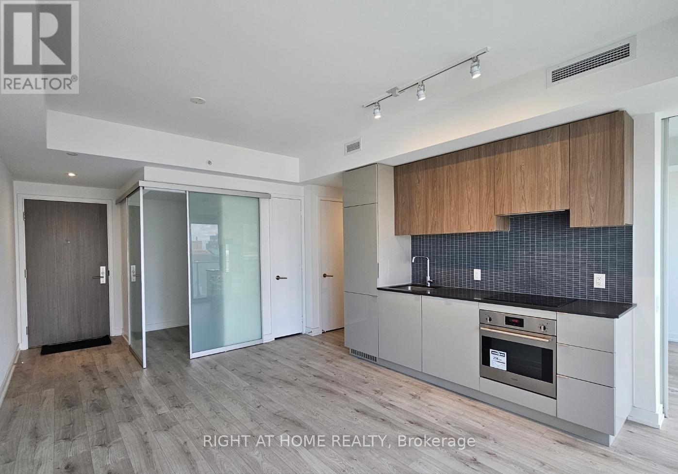 1502 - 161 Roehampton Avenue, Toronto, Ontario  M4P 1P9 - Photo 13 - C12948582