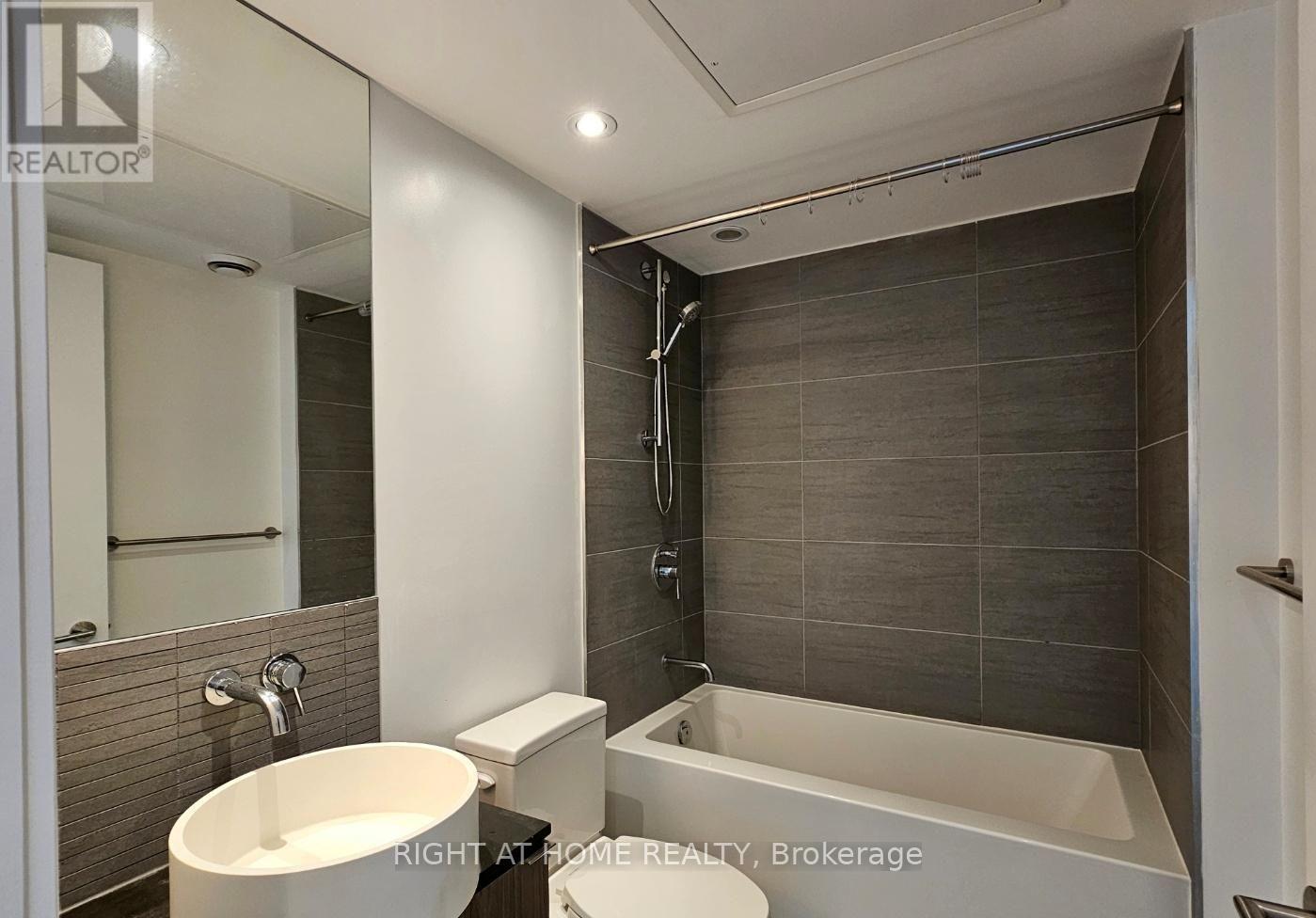 1502 - 161 Roehampton Avenue, Toronto, Ontario  M4P 1P9 - Photo 15 - C12948582