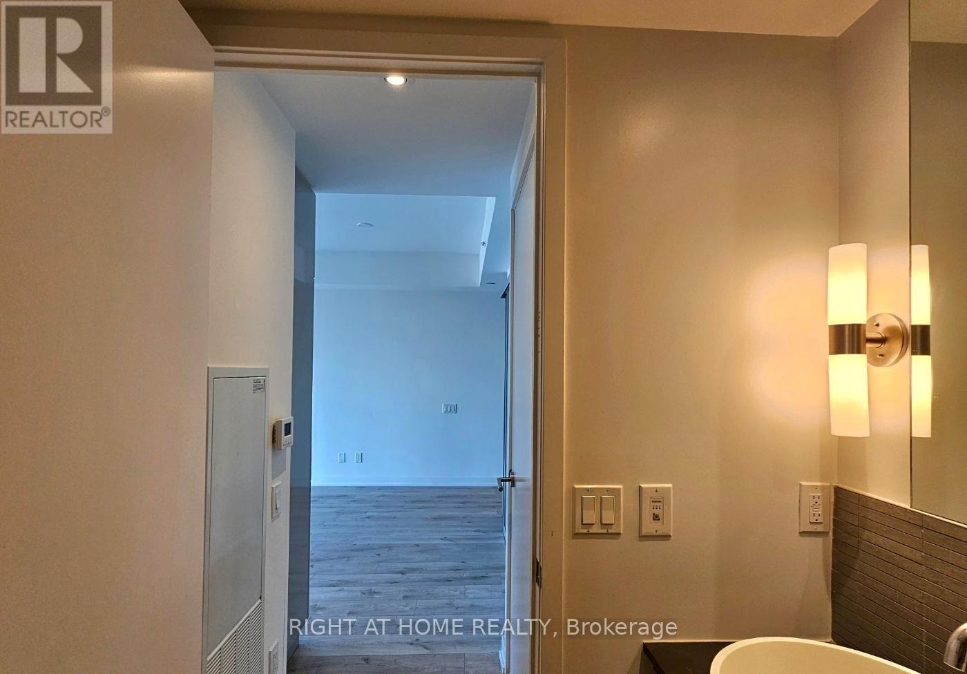 1502 - 161 Roehampton Avenue, Toronto, Ontario  M4P 1P9 - Photo 16 - C12948582