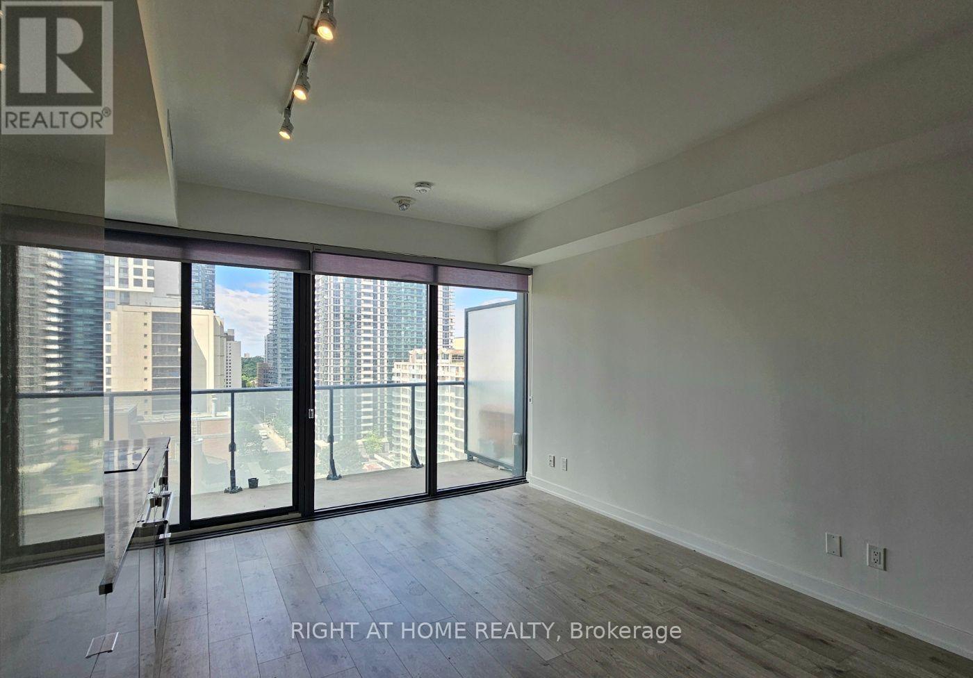 1502 - 161 Roehampton Avenue, Toronto, Ontario  M4P 1P9 - Photo 17 - C12948582