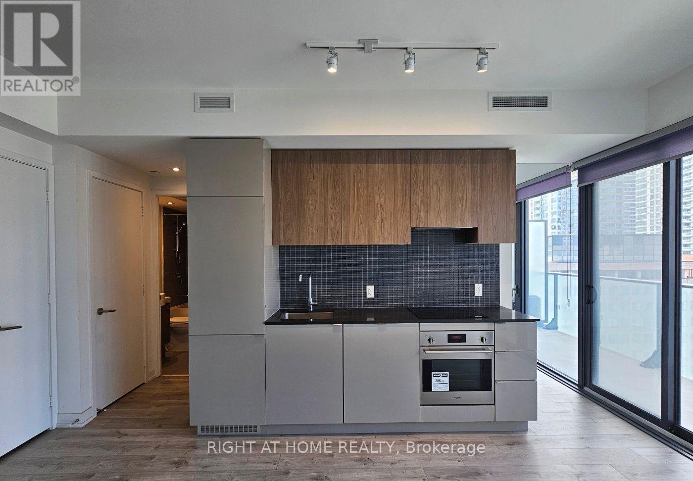 1502 - 161 Roehampton Avenue, Toronto, Ontario  M4P 1P9 - Photo 19 - C12948582