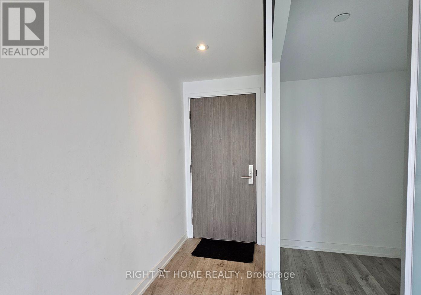 1502 - 161 Roehampton Avenue, Toronto, Ontario  M4P 1P9 - Photo 2 - C12948582