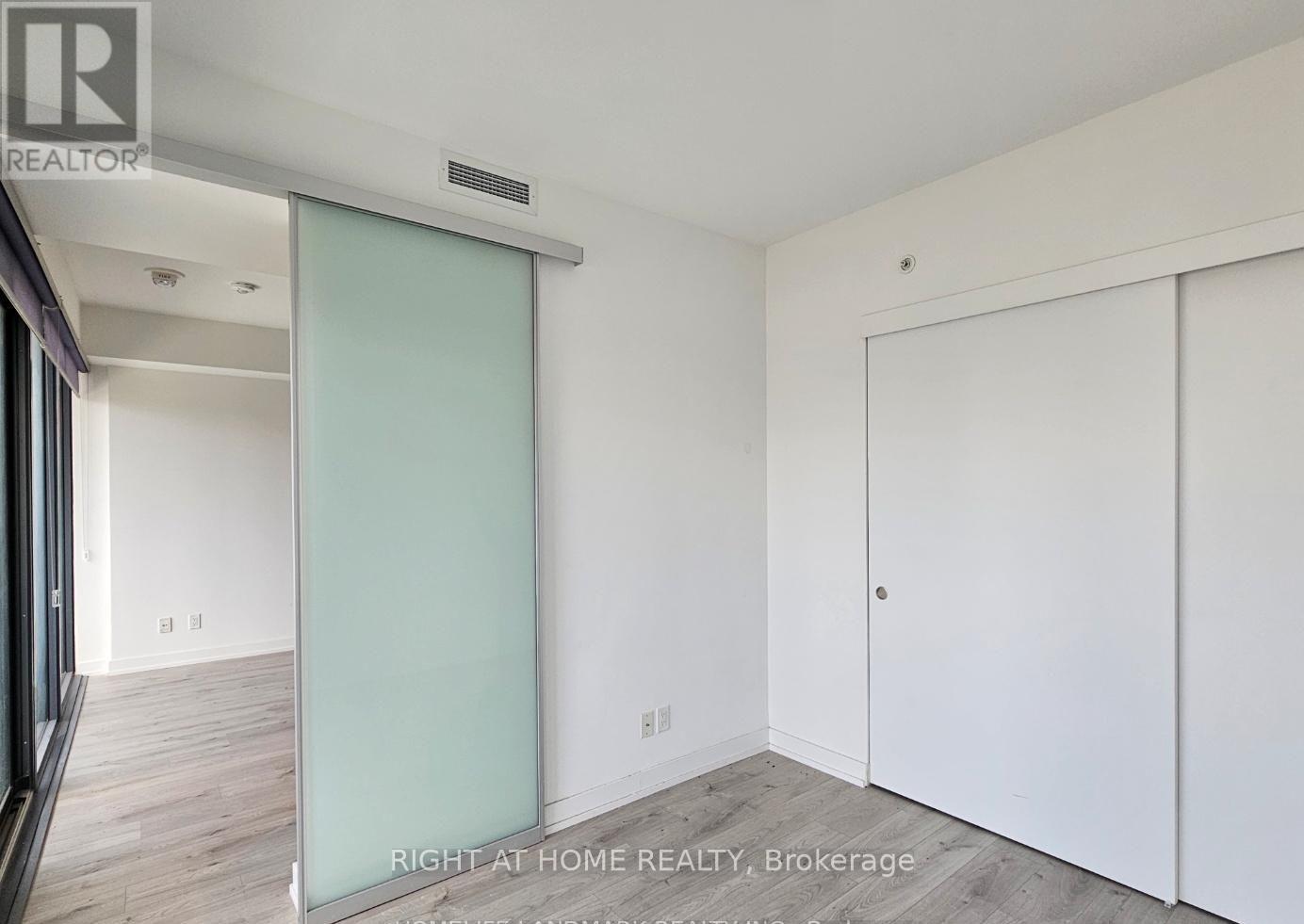 1502 - 161 Roehampton Avenue, Toronto, Ontario  M4P 1P9 - Photo 8 - C12948582