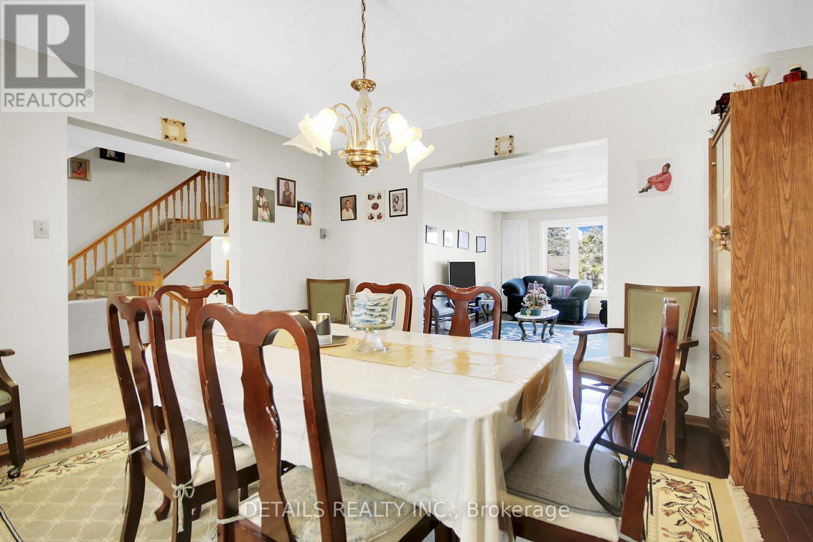 2876 Tresa Court, Ottawa, Ontario  K1T 2H1 - Photo 2 - X12948586