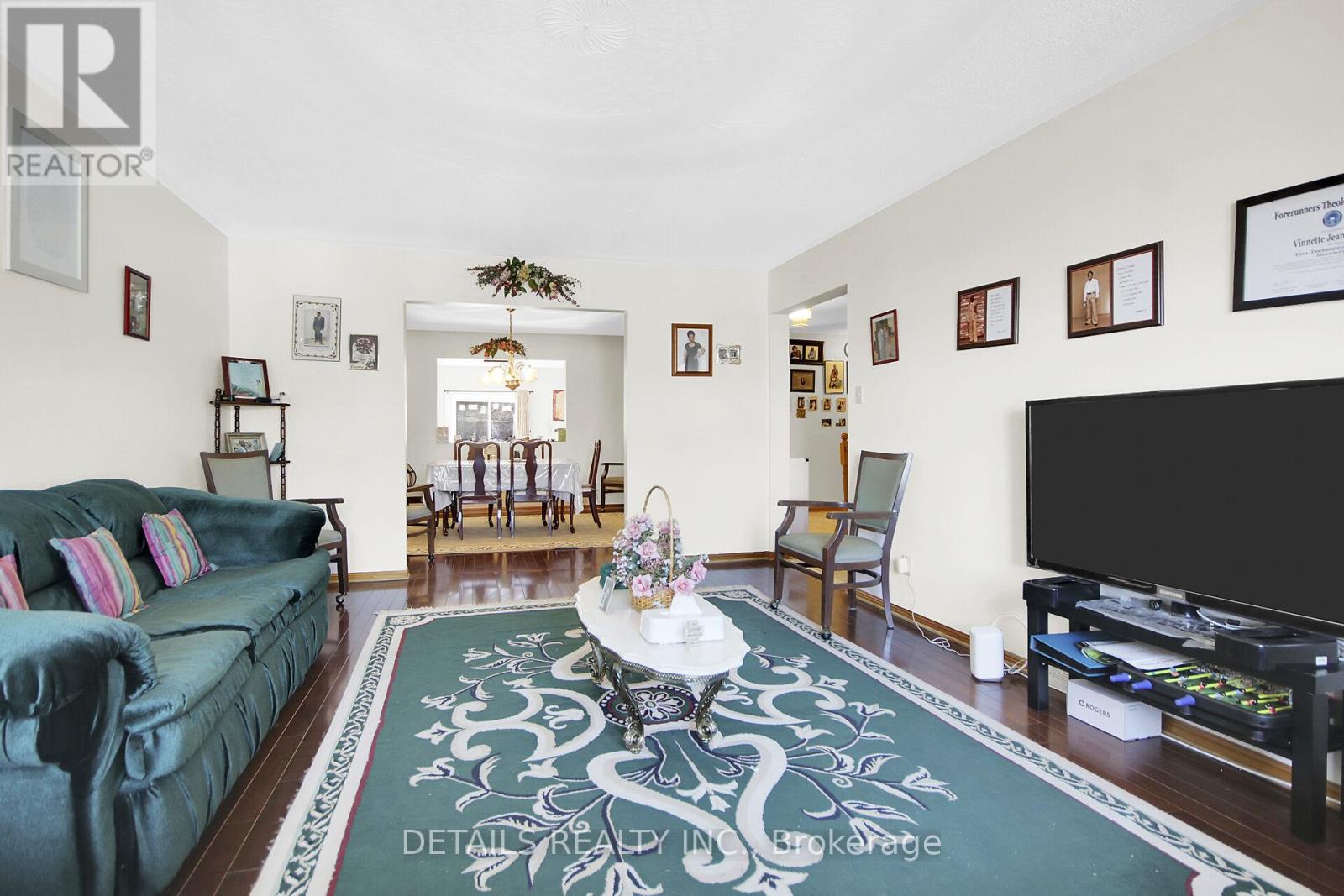 2876 Tresa Court, Ottawa, Ontario  K1T 2H1 - Photo 5 - X12948586