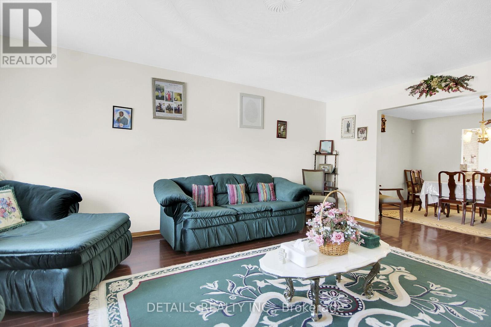 2876 Tresa Court, Ottawa, Ontario  K1T 2H1 - Photo 6 - X12948586