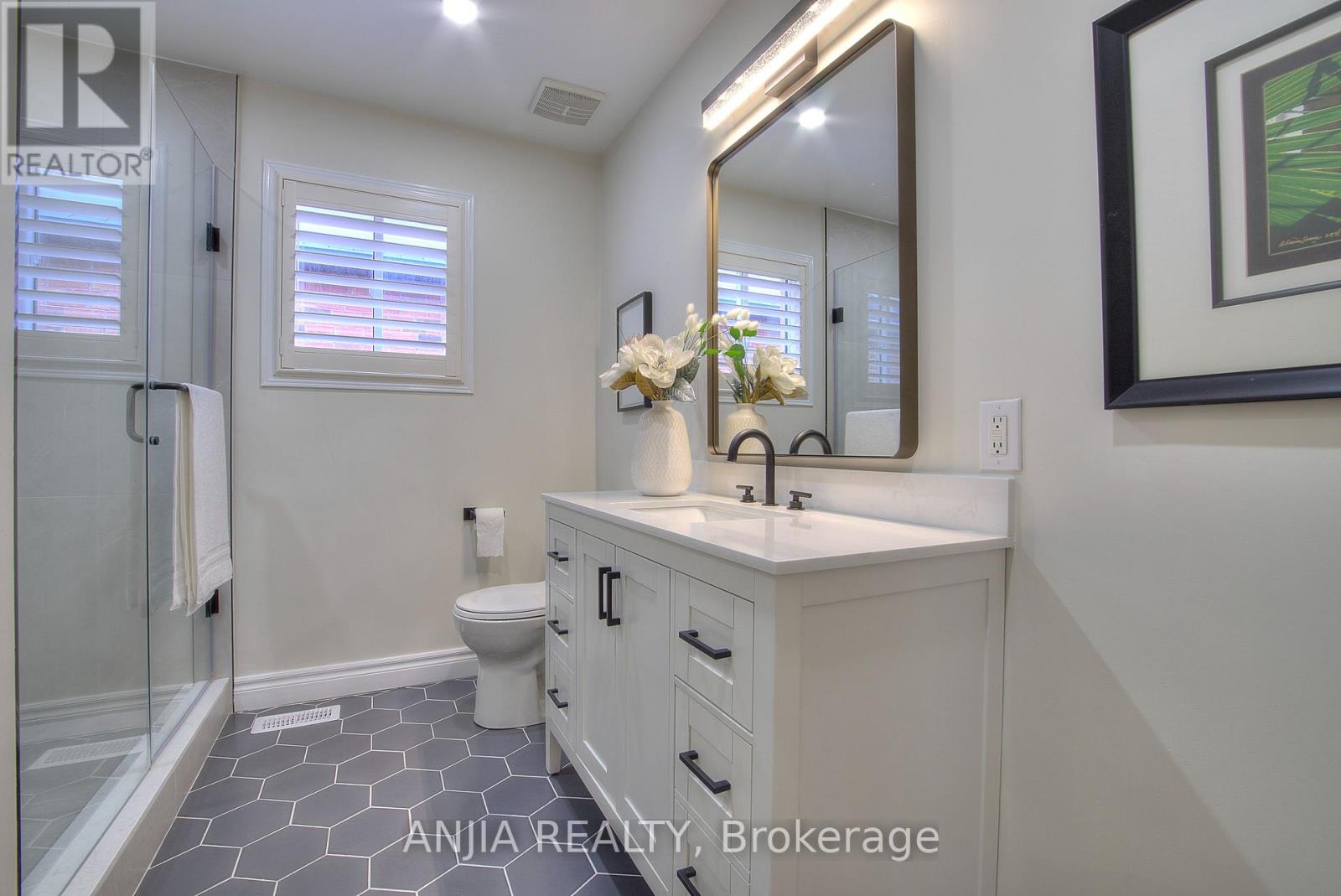 8 Twin Streams Drive, Whitby, Ontario  L1P 1P1 - Photo 13 - E12948594