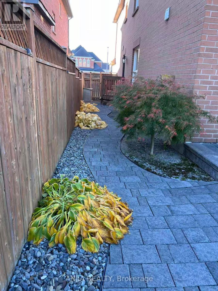 8 Twin Streams Drive, Whitby, Ontario  L1P 1P1 - Photo 35 - E12948594