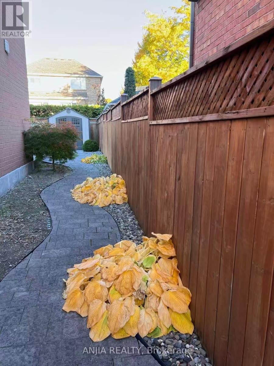 8 Twin Streams Drive, Whitby, Ontario  L1P 1P1 - Photo 36 - E12948594