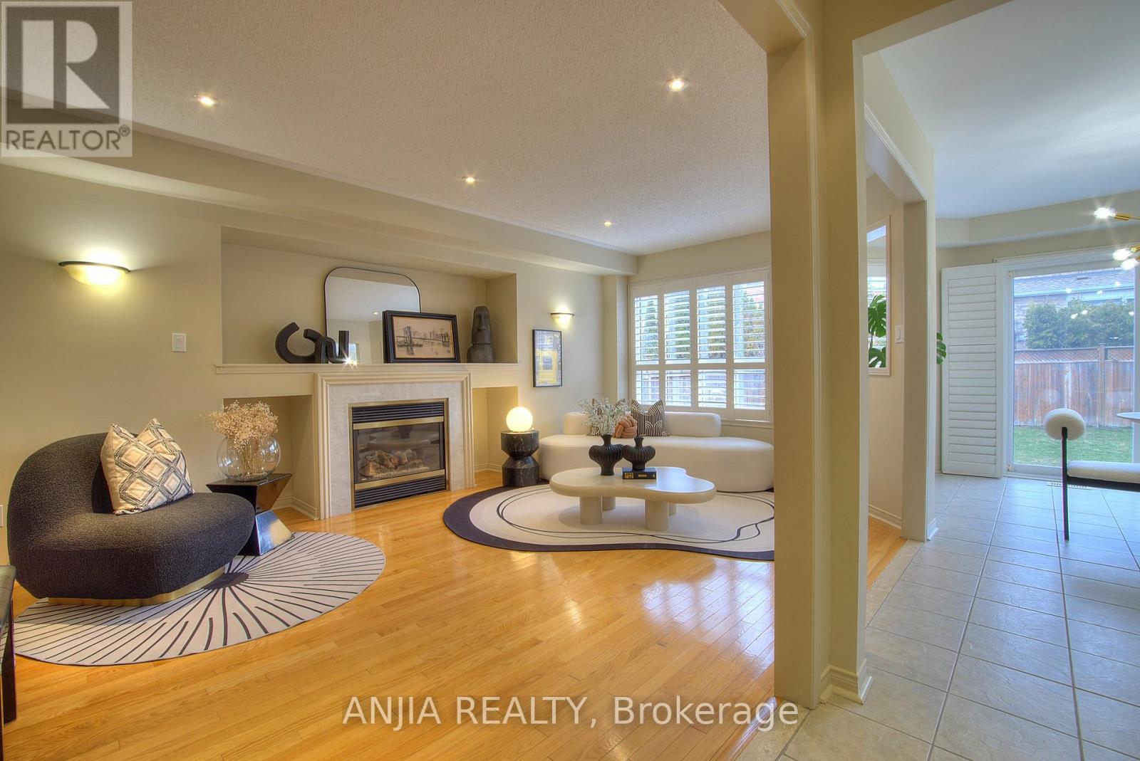 8 Twin Streams Drive, Whitby, Ontario  L1P 1P1 - Photo 4 - E12948594