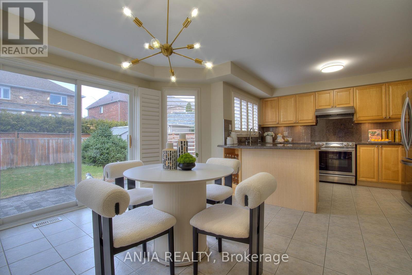 8 Twin Streams Drive, Whitby, Ontario  L1P 1P1 - Photo 7 - E12948594